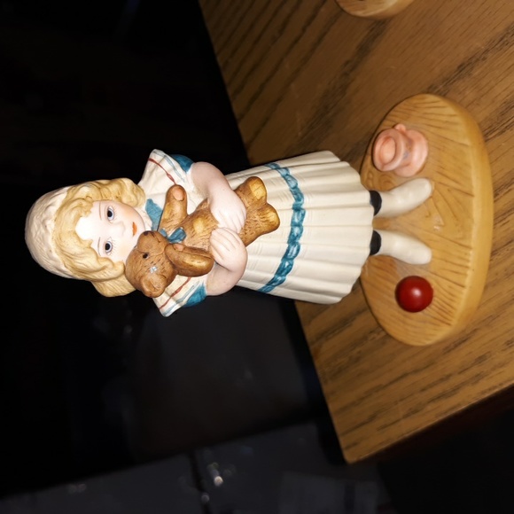 Jan Hagara ANNE Collectable Figurine ( SKU MB 7) - Picture 1 of 2